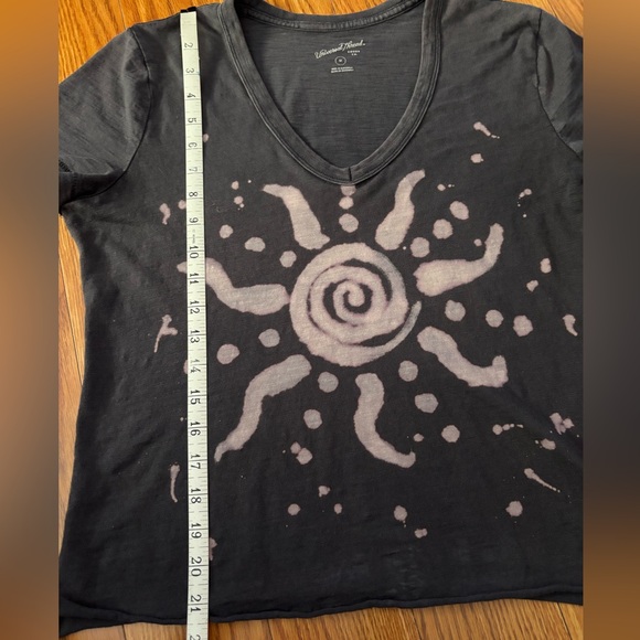 HAND-PAINTED * BLEACHED SUN DESIGN ON THIS CHARCOAL GRAY UNIVERSAL THREAD TEE ☀️ - Picture 3 of 5